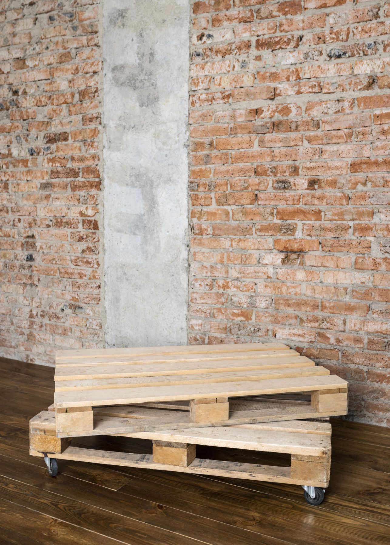 Jakie drewno na palety? Przewodnik po gatunkach